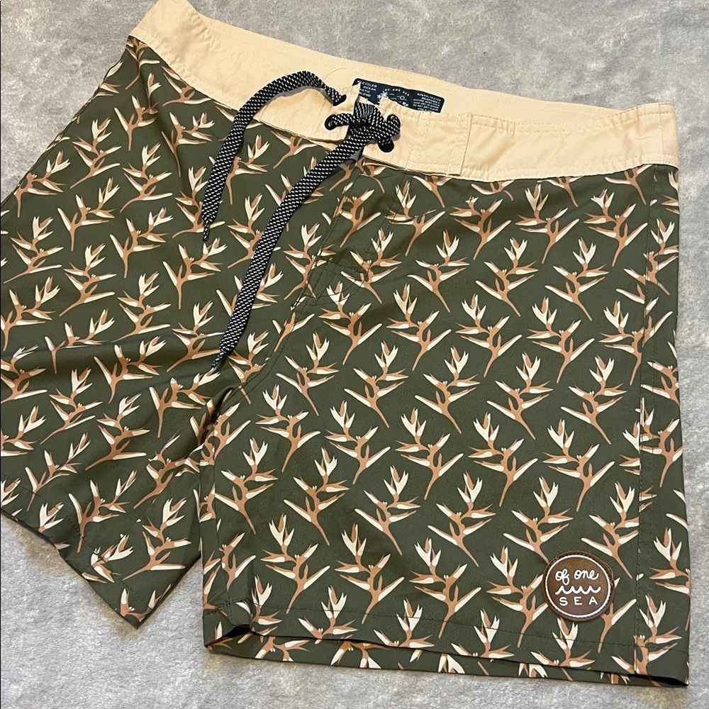 OF ONE SEA RT: $50 Men's Townshorts in Torch Ginger Green Seagrass size 32 - Picture 4 of 8